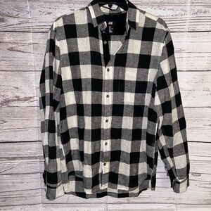 💙H&M Plaid Button-down shirt